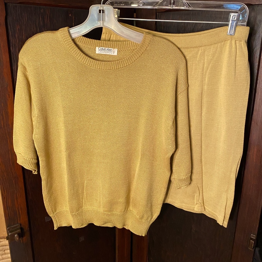 Vintage..Calvin Klein..Classifications..Sweater Set..Size M..Nearly New